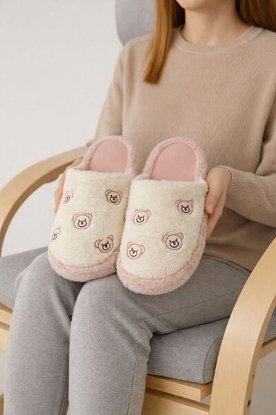 Beyond Kadın Pudra Ayıcık Nakışlı Peluş Ev Terliği BYNDFKB02