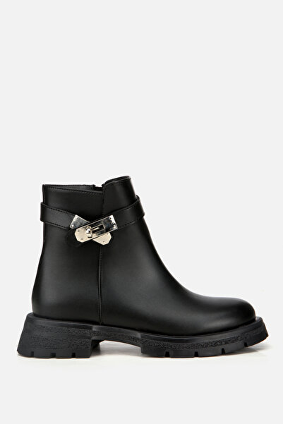 Yaya by Hotiç Kadın Siyah Fermaurlı Çapraz Tokalı Kalın Taban Bot