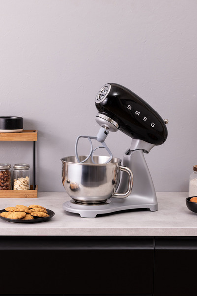 SMEG 50'ler Tarzı Steady-Mix 4,8 L Siyah SMF04 Stand Mikser Mutfak Şefi