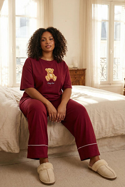 Trendyol Curve Burgunderfarbenes, bedrucktes, weit geschnittenes, kurzes, gestricktes Pyjama-Set TBBAW23AI00040