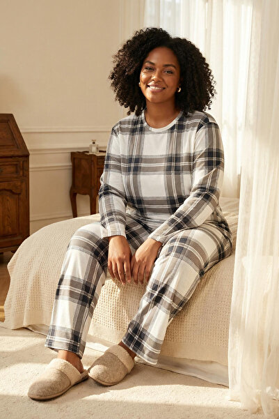 Trendyol Curve Set de pijamale tricotate în carouri alb-negru mărime mare TBBAW26AI00038