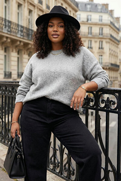 Trendyol Curve Wardrobe Essentials Gray Soft Textured Wide Fit Basic Knitwear Sweater Tbbaw26An00066