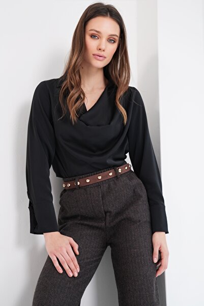 Trend Alaçatı Stili Kadın Siyah Degaje Yaka Manşet Kollu Dokuma Bluz ALC-X14777