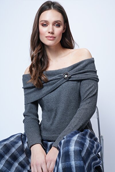 Trend Alaçatı Stili Women's Anthracite Madonna Collar Drape and Accessory Detailed Blouse Alc-X14721