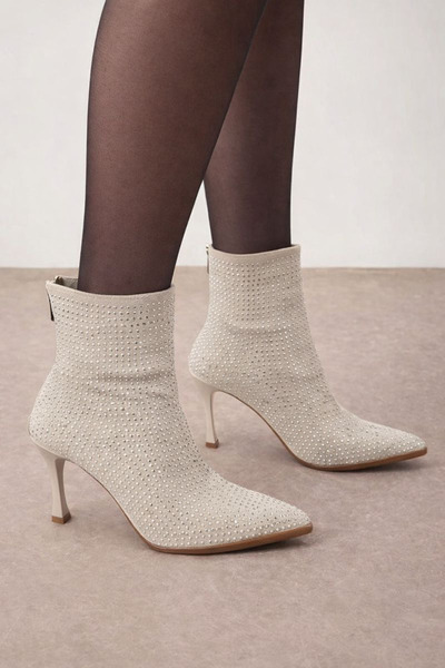 TRENDYOL SHOES Beige Stone Damenstiefel mit 9 cm dünnem Absatz TAKAW26BO00118