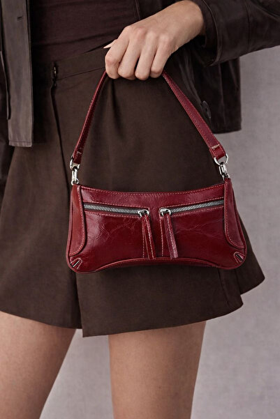 TRENDYOL SHOES Burgunderrote Mini-Umhängetasche für Damen mit faltiger Haut TAKAW26OC00080