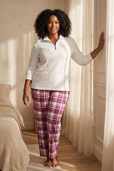 Trendyol Curve Ecru-Burgunderrotes, kariertes, weiches Winter-Waffelstrick-Pyjama-Set mit Reißverschluss TBBAW26AI00048