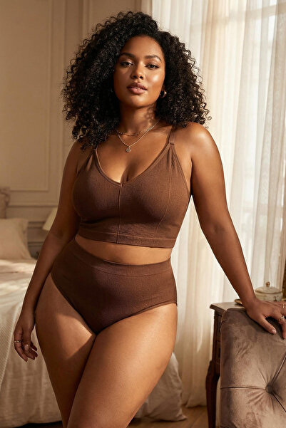 Trendyol Curve حمالة صدر محبوكة مرنة بدون أسلاك مقاس كبير باللون البني درزة مخفية / خياطة مخفية TBBSS23CW00001