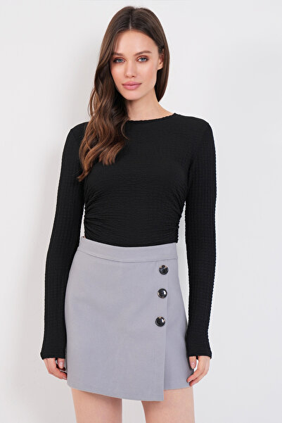 Trend Alaçatı Stili Γυναικεία γκρι κοντή φούστα με λεπτομέρεια με κουμπιά ALC...