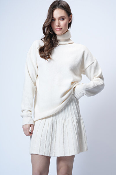 Trend Alaçatı Stili Set de tricotaje ecru pentru femei, pulover cu guler înal...