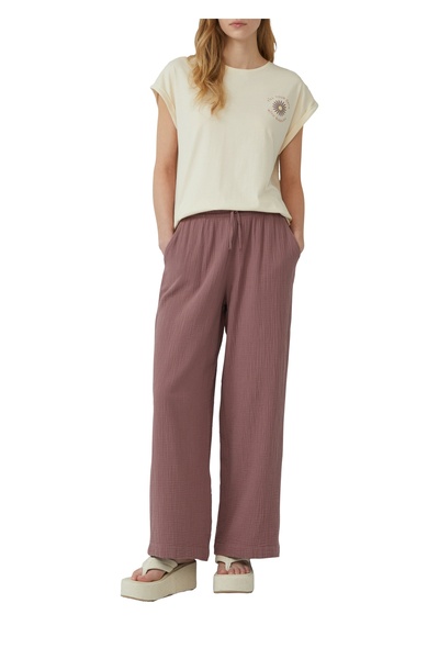 QS by s.Oliver Loose-fit T-shirt with turned-up sleeves, chest print, jersey fabric, round neckline, soft, stretchy.