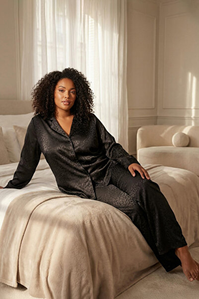 Trendyol Curve Set de pijamale din satin cu model leopard negru, pantaloni, țesute TBBAW26AI00009