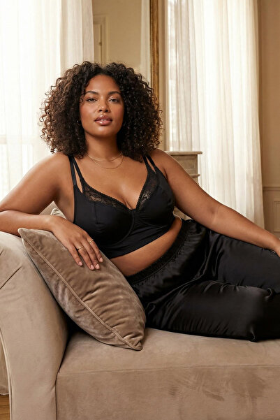 Trendyol Curve Schwarzer Spitzen-BH ohne Polsterung, mit doppelten Trägern, Bügel und 6-teiligem, breitem Verschluss mit Schnallenverschluss TBBAW26CW00001