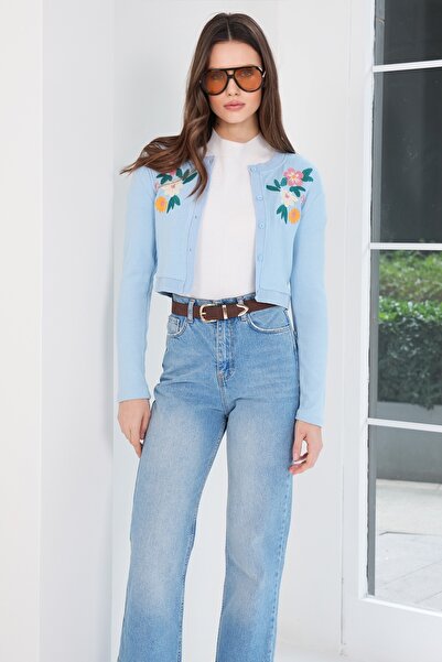 Trend Alaçatı Stili Blaue Damen-Strickjacke mit Rundhalsausschnitt und Sticke...