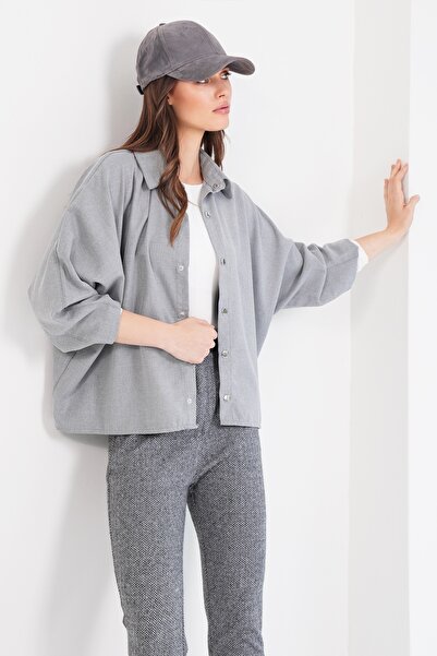Trend Alaçatı Stili Cămașă țesătă gri pentru femei cu închidere cu supradimen...