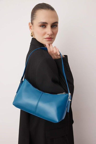 TRENDYOL SHOES Petrolgrüne ovale Damen-Umhängetasche mit verstellbarem Riemen und detaillierten Details TAKAW26OC00003