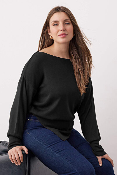 Trendyol Curve Schwarzer, mercerierter, dünner Strickpullover mit U-Boot-Ausschnitt und Schlitzdetail TBBAW26AN00048