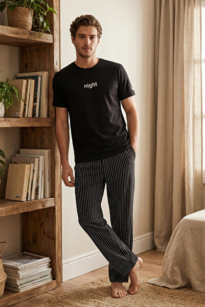 ترينديول كوليكشن طقم بيجامة رجالي مقاس كبير - أسود بقصة عادية، مطبوع TMNAW25AI00001