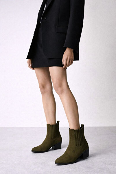 TRENDYOL SHOES Khakifarbene Damen-Cowboystiefel aus Wildleder mit 5,5 cm Absatz TAKAW26BO00102