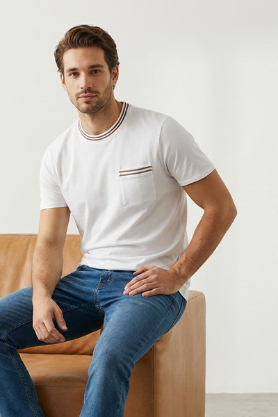 Trendyol Collection Ecrufarbenes Basic-T-Shirt aus 100 % Baumwolle mit Tasche...