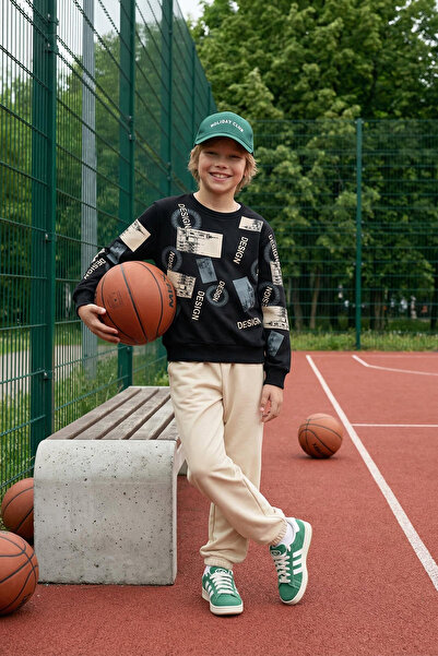 TRENDYOLKIDS Black Boy's Slogan Pletená horní a spodní sada Tkdaw25Au00150