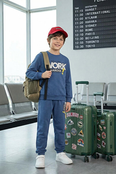 TRENDYOLKIDS بدلة منقوشة رقيقة موسمية للأولاد باللون النيلي - طقم محبوك من ال...