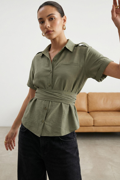 Trendyol Collection Khaki modální košile s detailem v pase TWOSS25GO00166