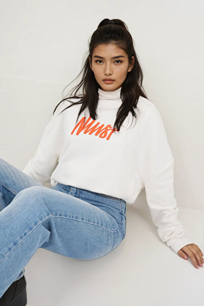 Trend Alaçatı Stili Women's White Embossed Printed Oversized Sweatshirt Alc-X...