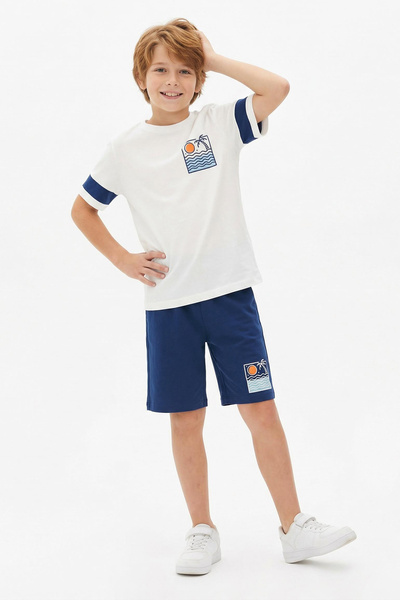 TRENDYOLKIDS Ecru Jungen-Set aus 100 % Baumwolle mit bedruckten Knöpfen und k...