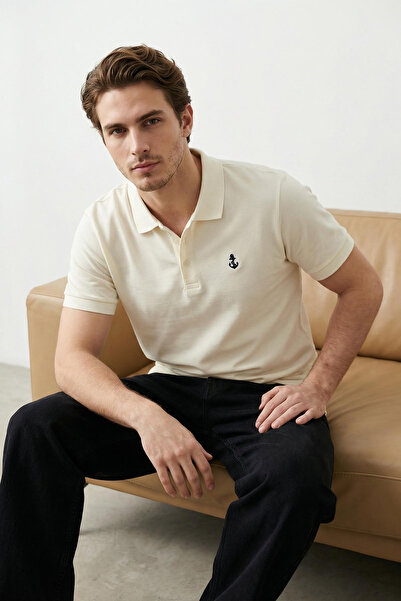 Trendyol Collection T-Shirt mit normaler Passform und Polokragen, 100 % Baumw...