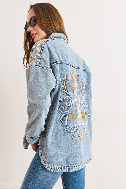 Olalook Dámská modrá oversize džínová bunda s detailem výšivky na zádech CKT-...