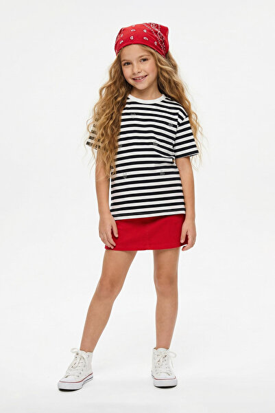 TRENDYOLKIDS Μαύρο κοριτσίστικο παιδικό μπλουζάκι με ριγέ πλεκτό TKDSS25TS00036