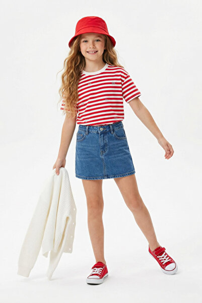 TRENDYOLKIDS Rotes, herzförmig besticktes, gestreiftes Strick-T-Shirt für Mäd...