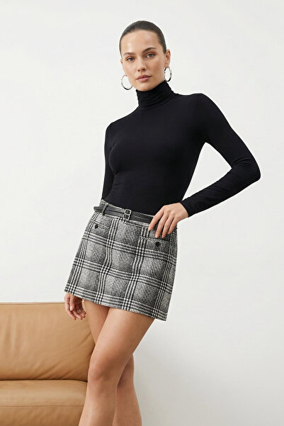 Trendyol Collection Fusta scurtă în carouri alb-negru ediție limitată TWOAW26...