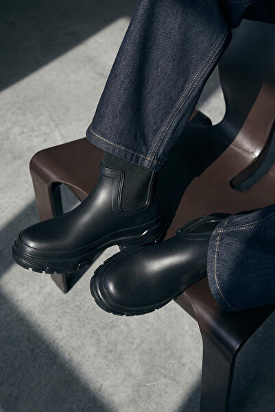 TRENDYOL SHOES Schwarze flache Damen-Regenstiefel mit dicker Sohle TAKAW26BO0...