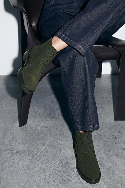 TRENDYOL SHOES Khaki semišové dámské boty s krajkovým detailem na podrážce 2,5 cm TAKAW26BO00082