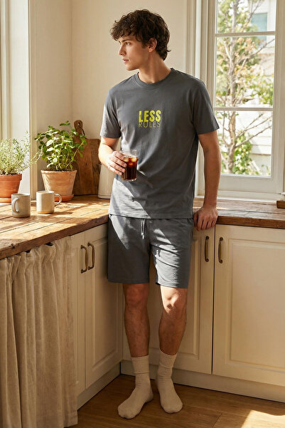 Trendyol Collection Dunkelgrau bedrucktes Pyjama-Set mit normaler Passform un...