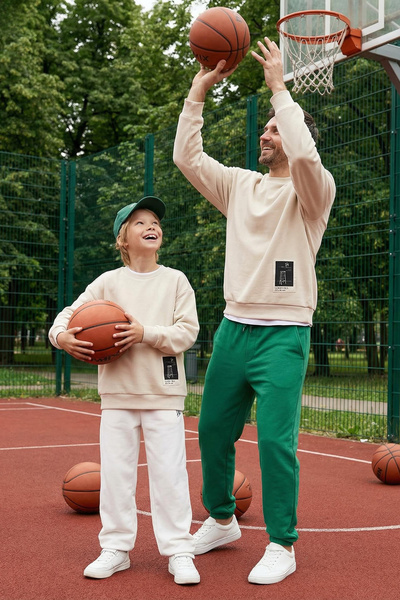 TRENDYOLKIDS Hanorac mini Me tricotat cu imprimeu bej*004 pentru băiat TKDAW2...