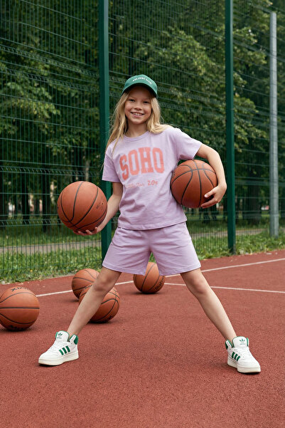 TRENDYOLKIDS Lilafarbenes Mädchen-Set aus 100 % Baumwolle mit Slogan-Aufdruck...