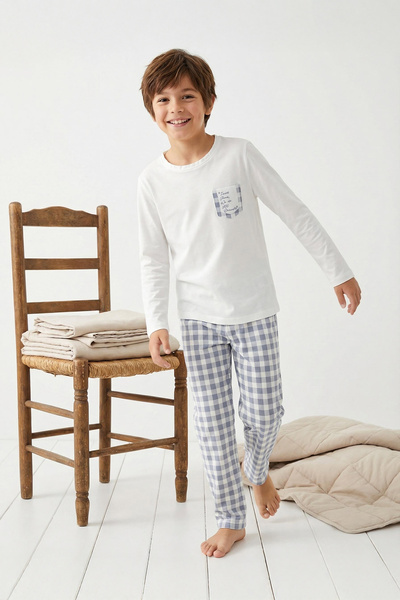 TRENDYOLKIDS Grauer, weich strukturierter, bedruckter Strickpyjama für Jungen...