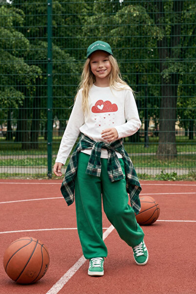 TRENDYOLKIDS تي شيرت بناتي من القطن بنقشة قلب - رقبة دائرية TKDAW25TS00010