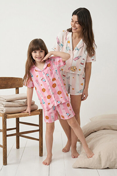 TRENDYOLKIDS Mehrfarbiges Mädchen-Pyjama-Set „Mini Me“/„Mutter-Tochter“ mit T...