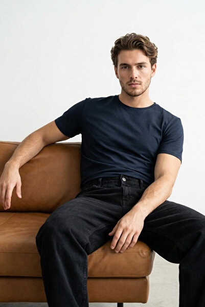 Trendyol Collection Marineblaues Slim Fit T-Shirt mit Rundhalsausschnitt – 10...