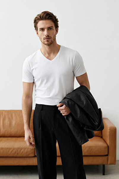 Trendyol Collection Weißes Slim-Fit-T-Shirt mit V-Ausschnitt – 100 % Baumwoll...