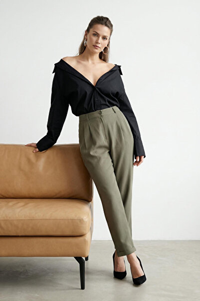 Trendyol Collection Khakifarbene Hose mit plissierter Taille und elastischem ...