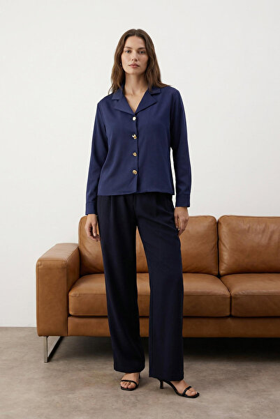 Trendyol Collection Cămașă din satin bleumarin Pantaloni din țesătură Partea ...