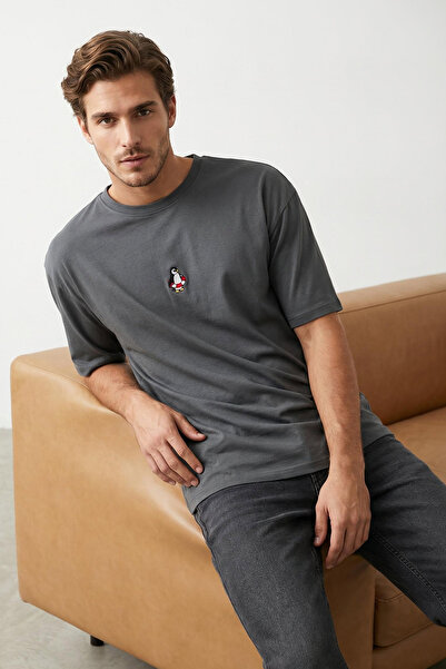 Trendyol Collection Antracitové vyšívané bavlněné tričko Tučňák - TMNSS23TS00243