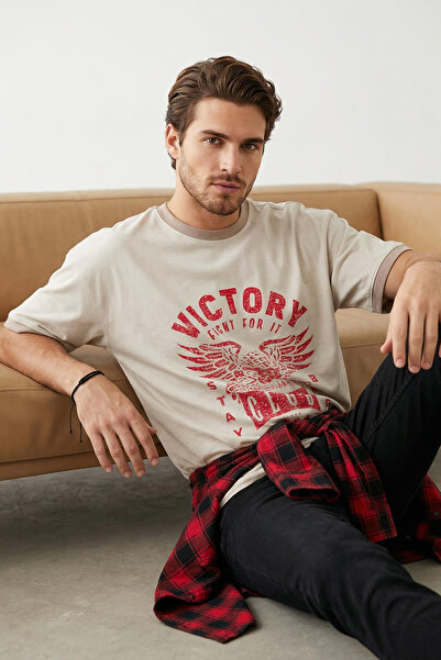 Trendyol Collection Υπερμεγέθη εμπριμέ βαμβακερό μπλουζάκι - μανίκια με ρίγες...