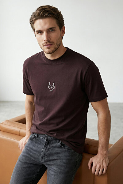 Trendyol Collection Dunkelbraunes Wolf-Stickerei-T-Shirt mit normaler Passfor...