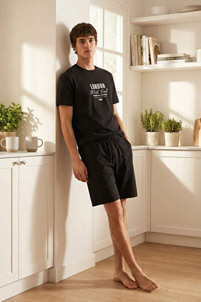 Trendyol Collection Schwarz bedrucktes Pyjama-Set mit normaler Passform und g...